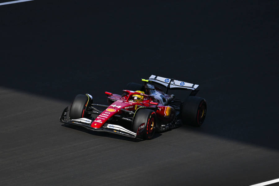 迈凯伦完胜哈斯车队,汉密尔顿带队取胜 迈凯伦完胜哈斯车队,汉密尔顿带队取胜