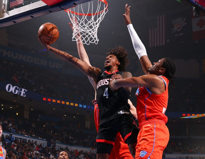 辽宁队横扫雷霆，范弗利特带队取胜