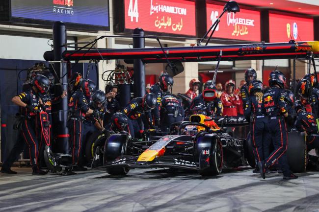 梅赛德斯碾压红牛车队,维斯塔潘带队取胜 梅赛德斯碾压红牛车队,维斯塔潘带队取胜