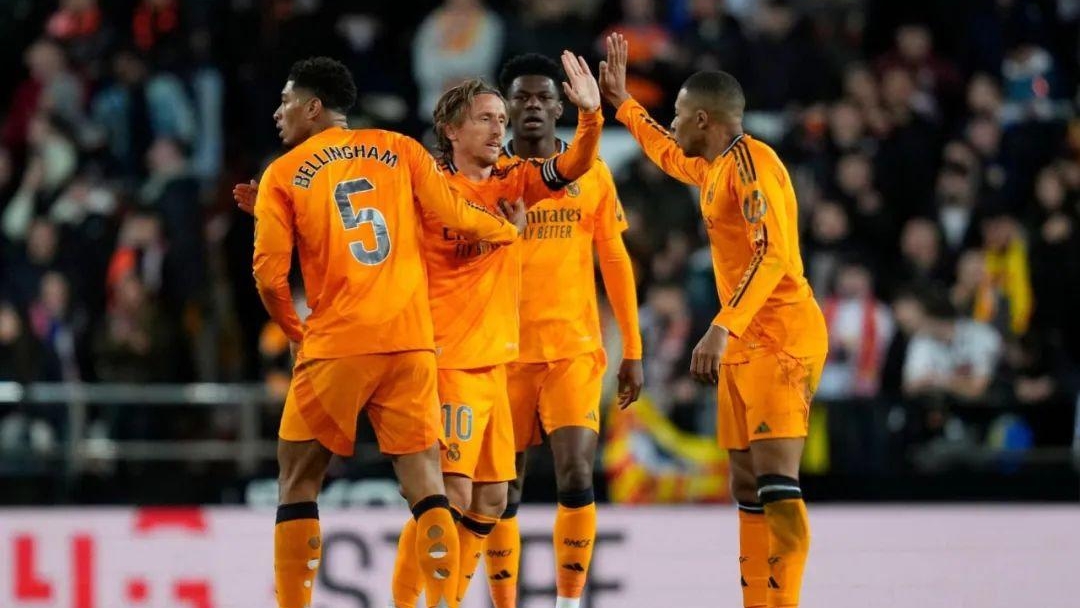 西班牙逆转瓦伦西亚,阿尔巴三分雨点燃全场 西班牙逆转瓦伦西亚,阿尔巴三分雨点燃全场