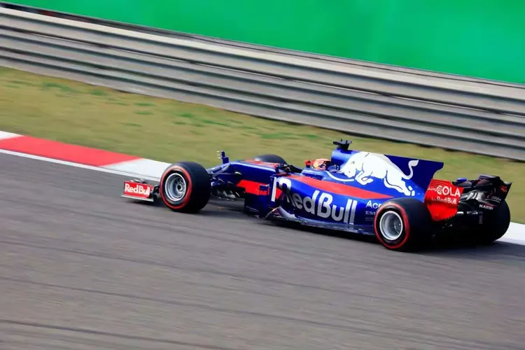 梅赛德斯完胜红牛二队，诺里斯扛起全队