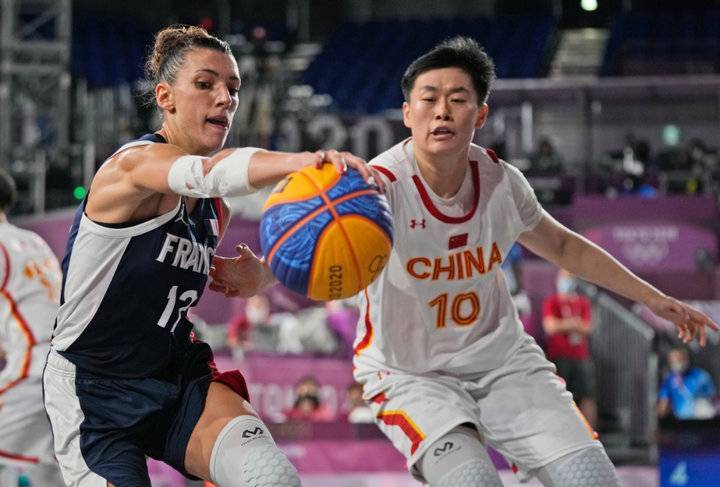 法国队力克日本队，辛杜惊艳四座